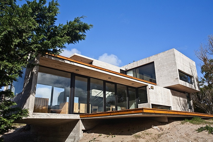 Modern house in glass concrete and steel